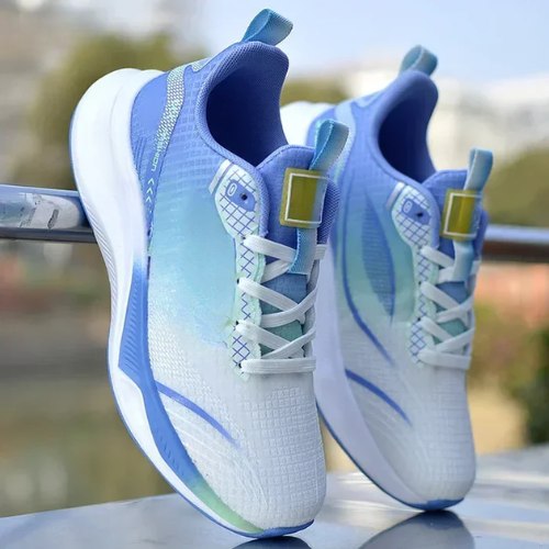 Atmungsaktive Sportschuhe